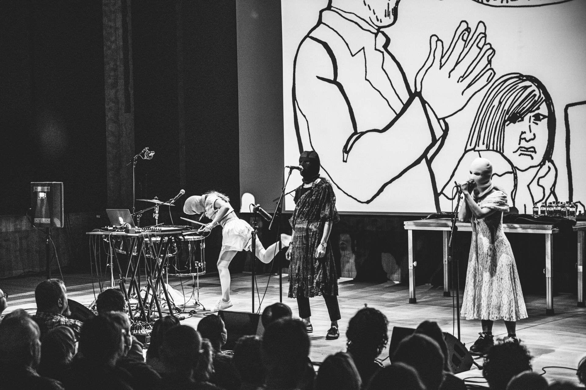 Hendrik L Ders Fotografie Pussy Riot In Der Elbphilharmonie