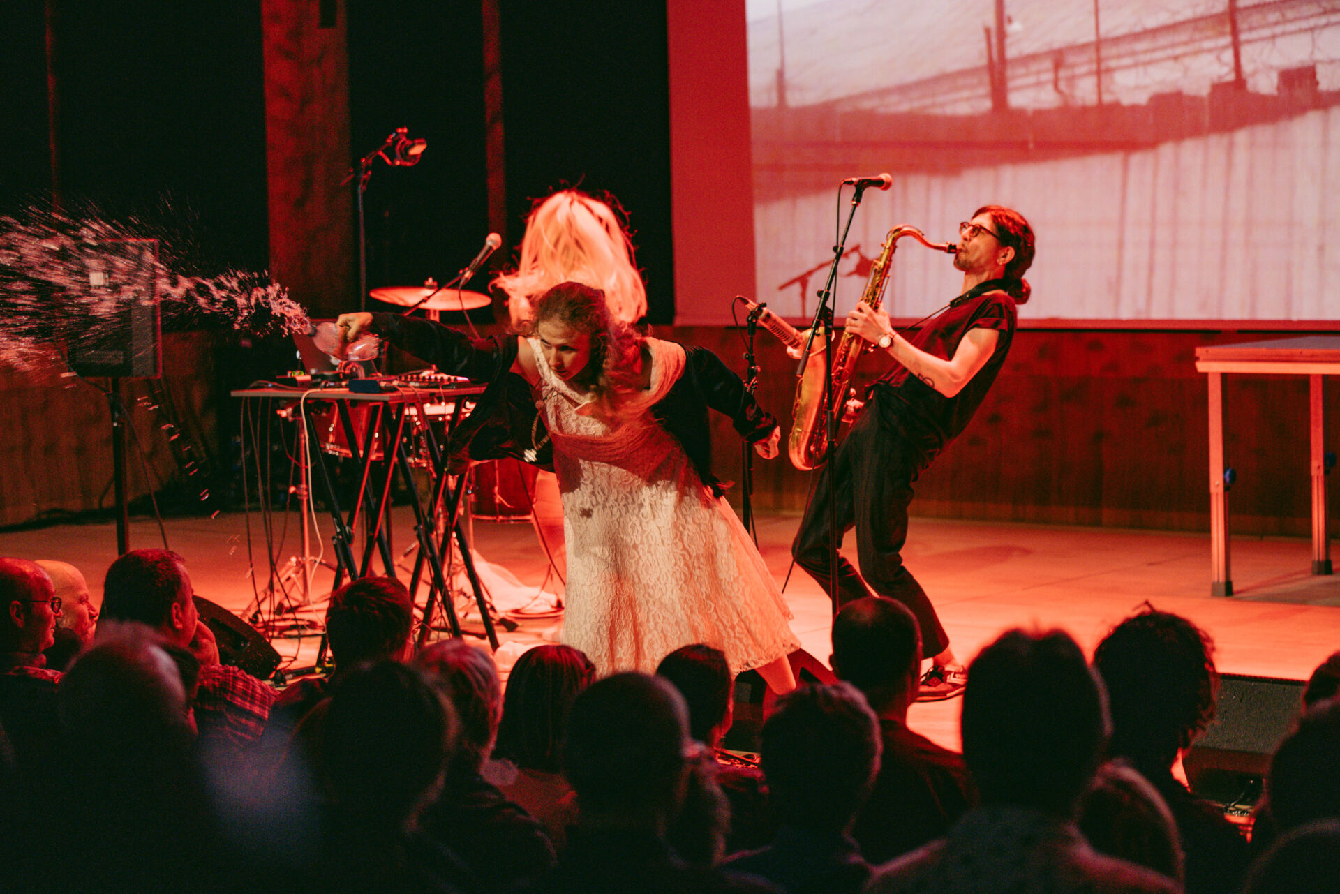 Hendrik L Ders Fotografie Pussy Riot In Der Elbphilharmonie