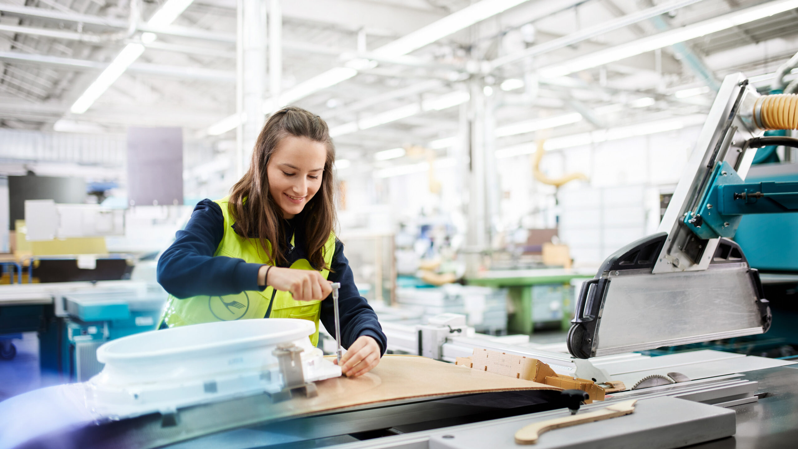 Employer-Branding-Fotografie-Lufthansa-Technik-Hamburg-Hendrik_Lueders_LHT-Instandhaltungstechnik_0511_eciRGBv2